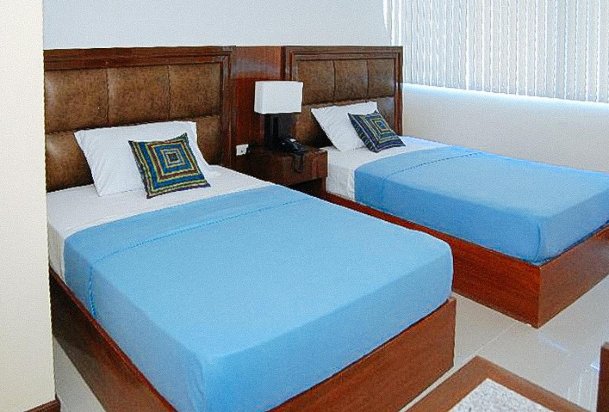 Sky Garden Hotel By Reddoorz Roxas City Esterno foto